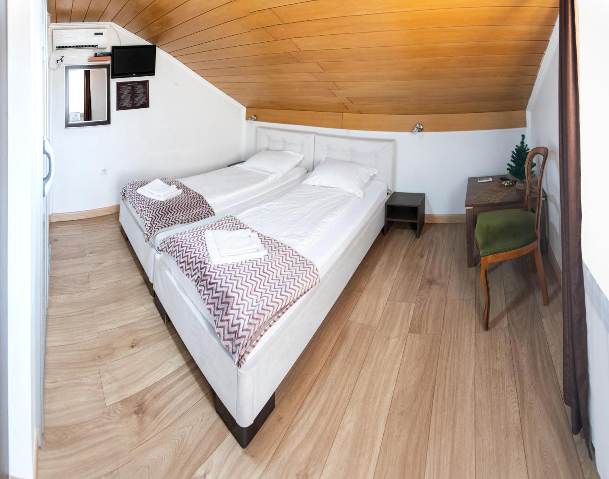 Guest House Ćiro SJJ Extérieur photo
