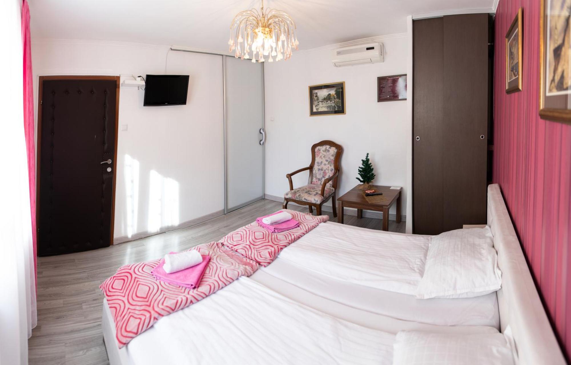 Guest House Ćiro SJJ Extérieur photo