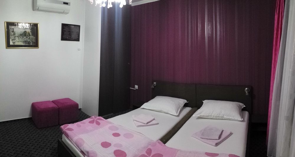Guest House Ćiro SJJ Extérieur photo
