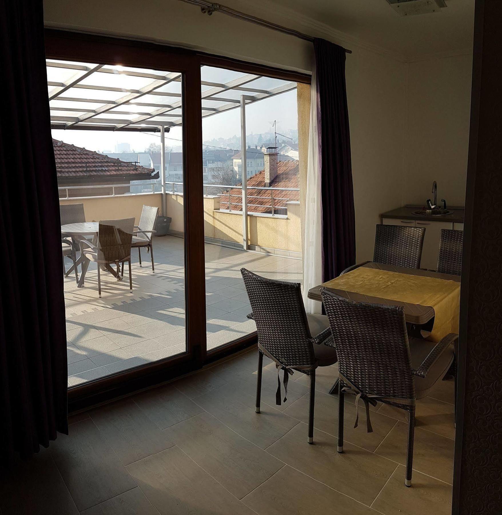 Guest House Ćiro SJJ Extérieur photo