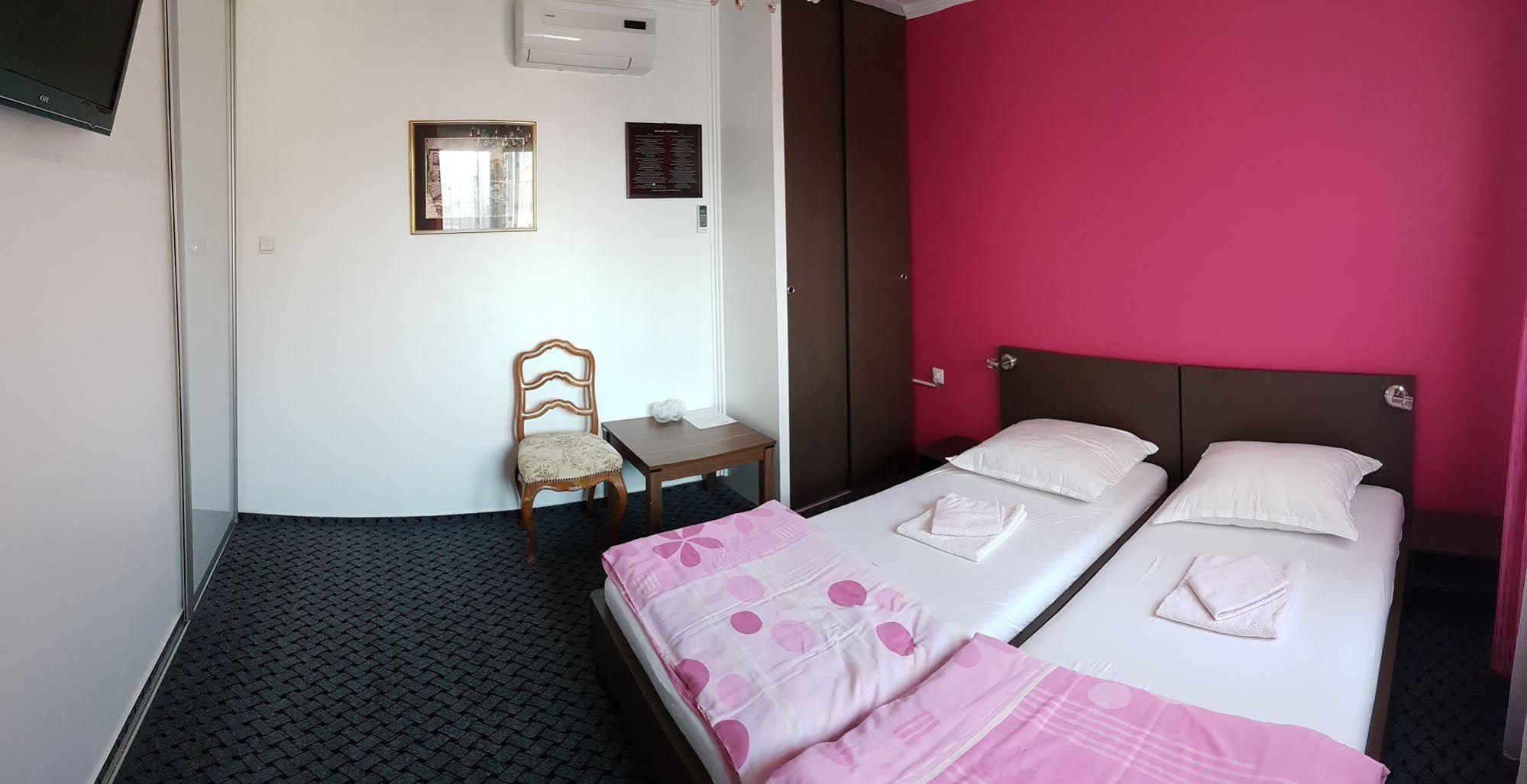 Guest House Ćiro SJJ Extérieur photo