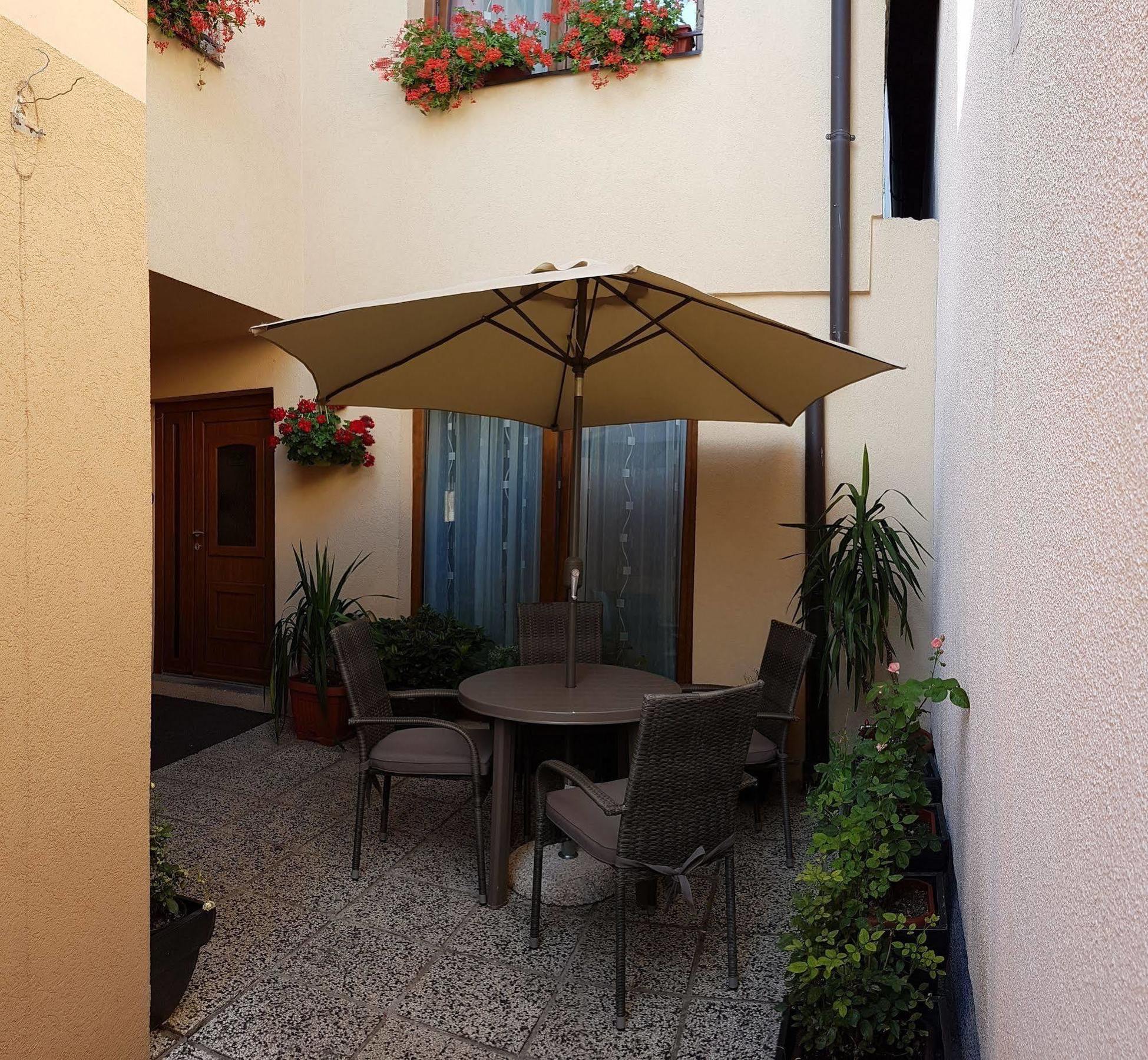 Guest House Ćiro SJJ Extérieur photo