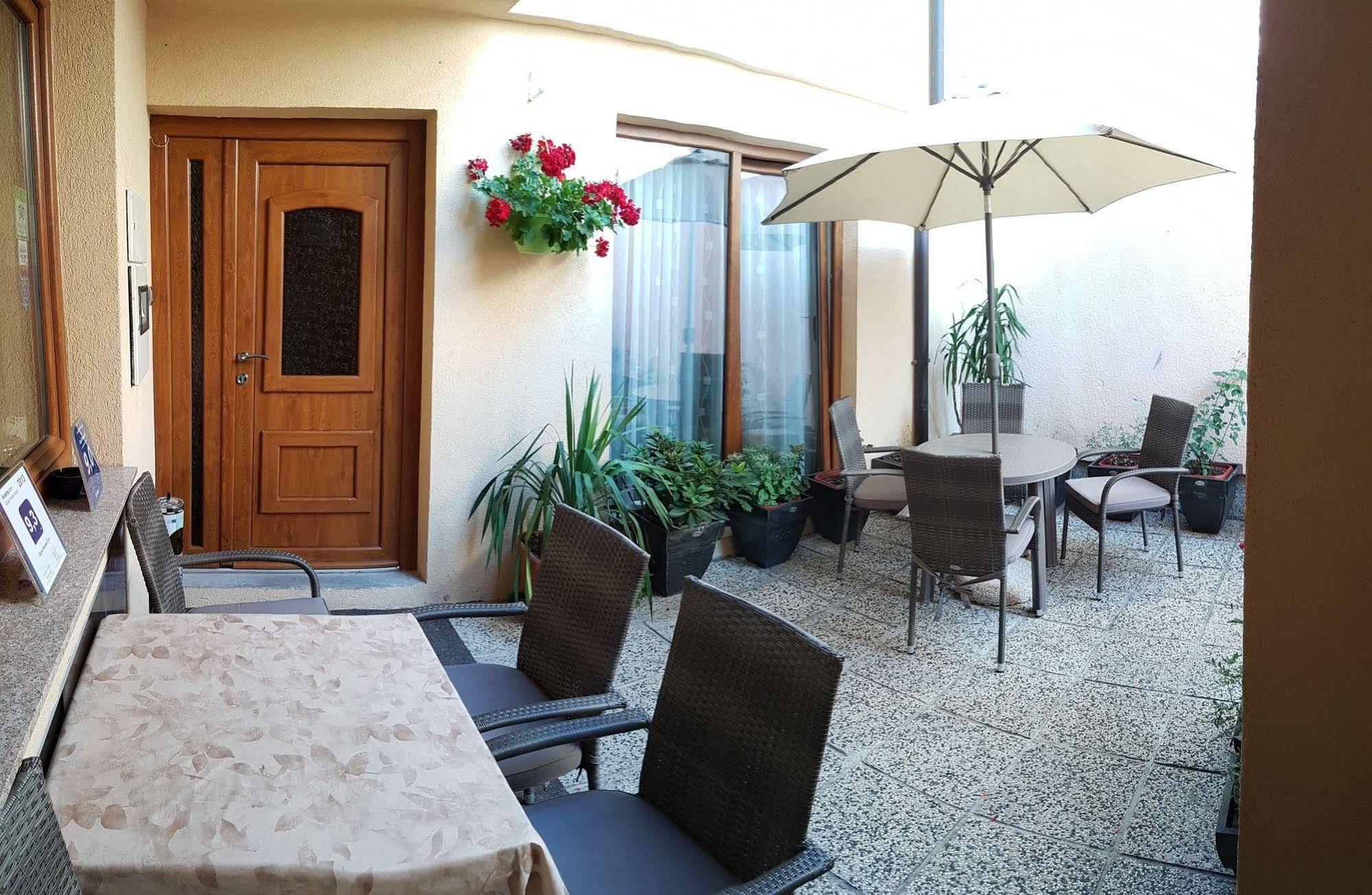 Guest House Ćiro SJJ Extérieur photo