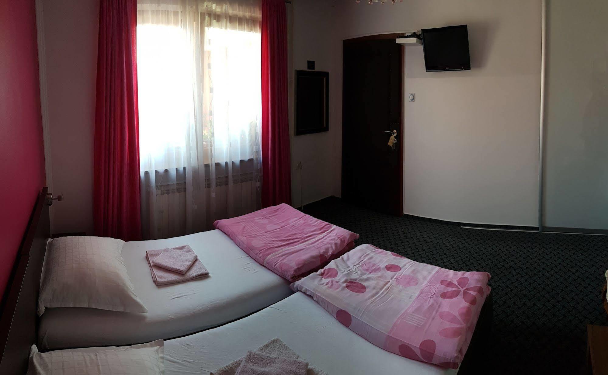 Guest House Ćiro SJJ Extérieur photo