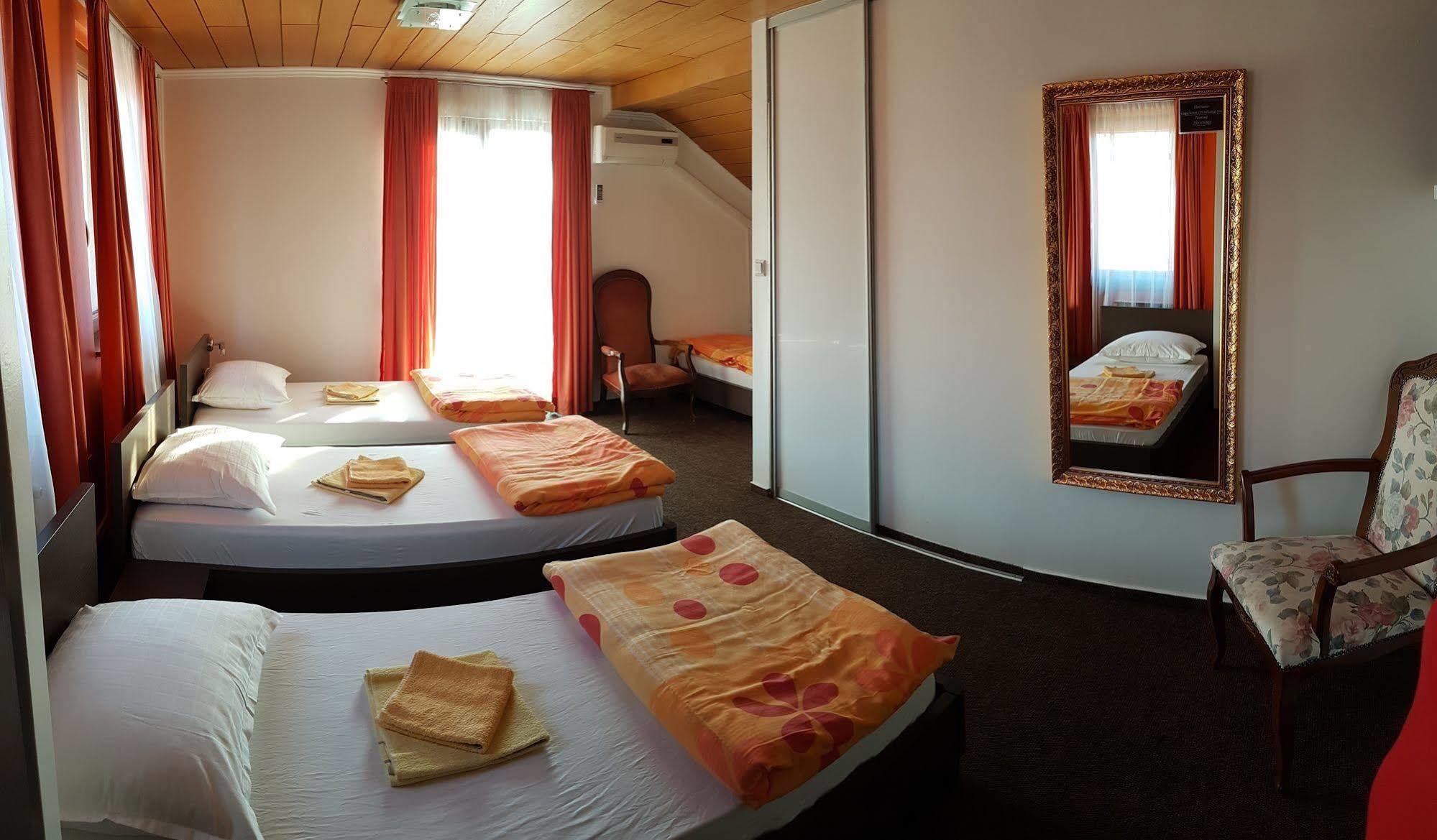Guest House Ćiro SJJ Extérieur photo